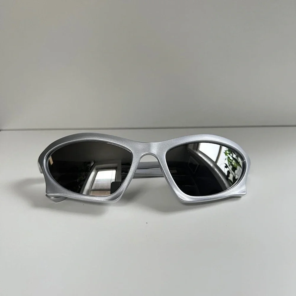 y2k 2000s vintage style chrome silver surfer sunglasses